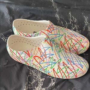 Native men’s slip ons crayola